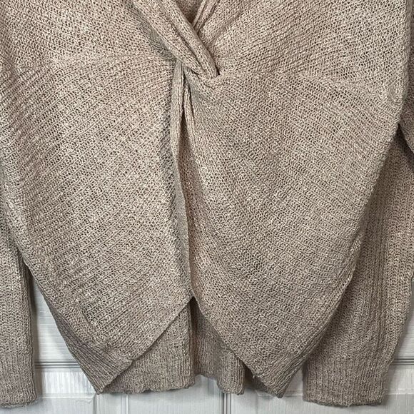 Moon & Madison Sz L Tan Twist Back Sweater Vneck - Picture 7 of 12